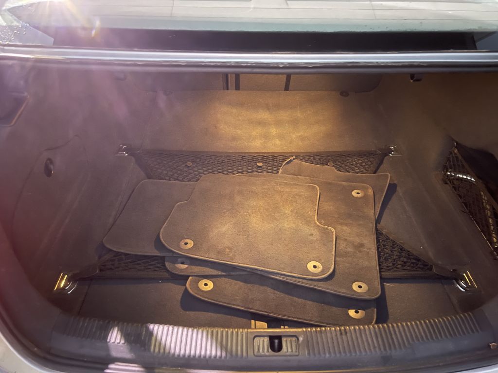 Photo 32 of this AUDI A6