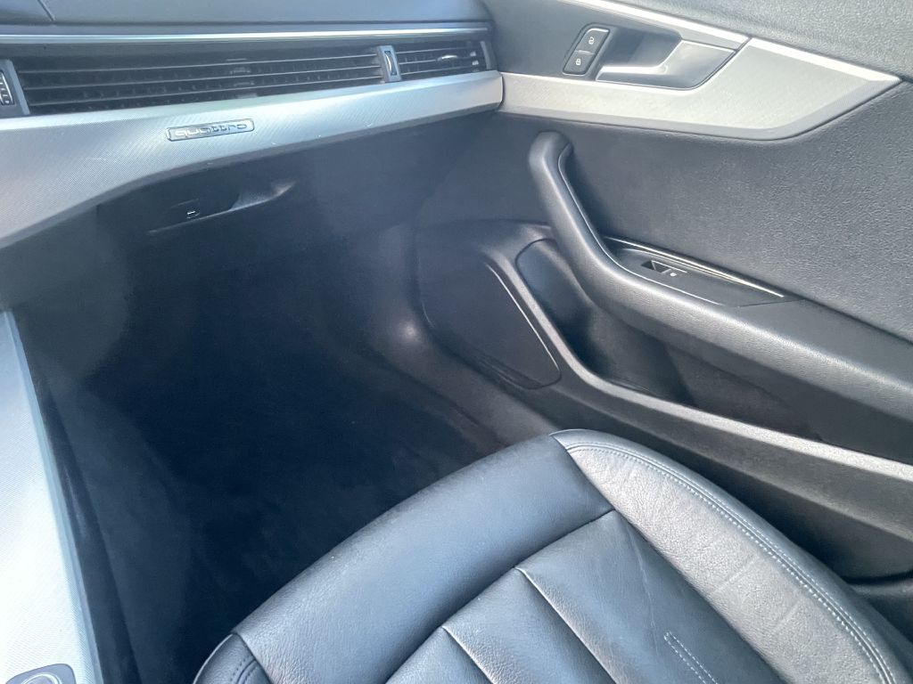 Photo 23 of this AUDI A4