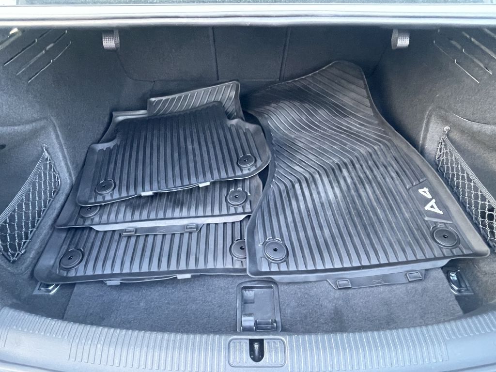 Photo 31 of this AUDI A4