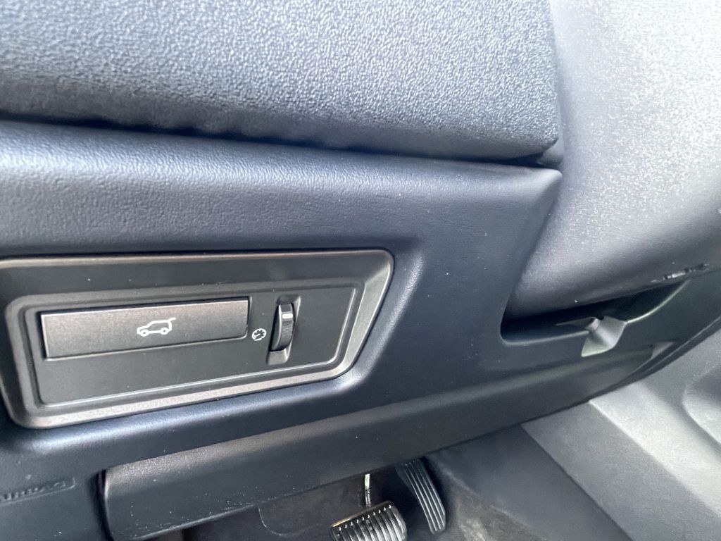Photo 19 of this LAND ROVER RANGE ROVER EVO
