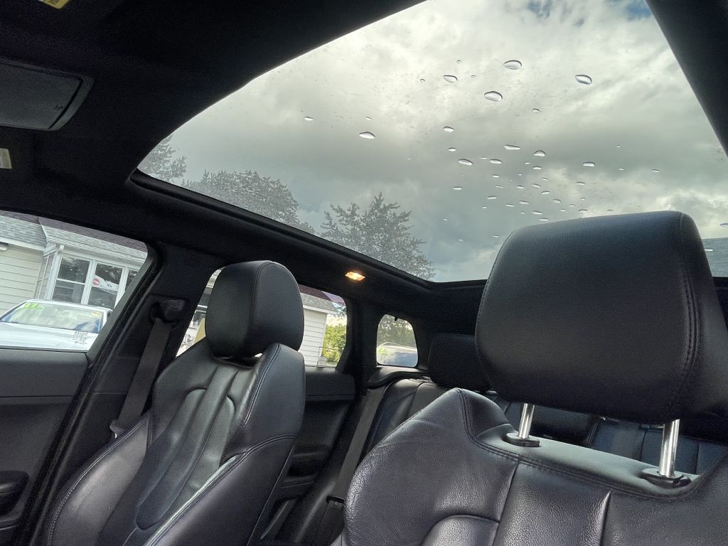 Photo 22 of this LAND ROVER RANGE ROVER EVO