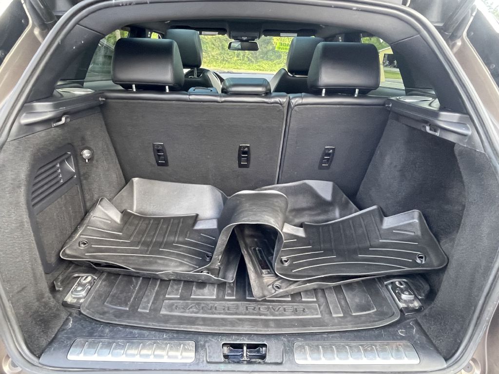 Photo 29 of this LAND ROVER RANGE ROVER EVO