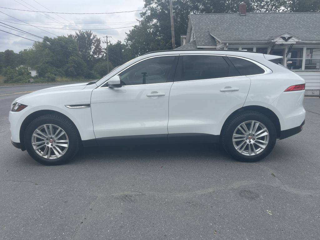 Photo 4 of this JAGUAR F-PACE