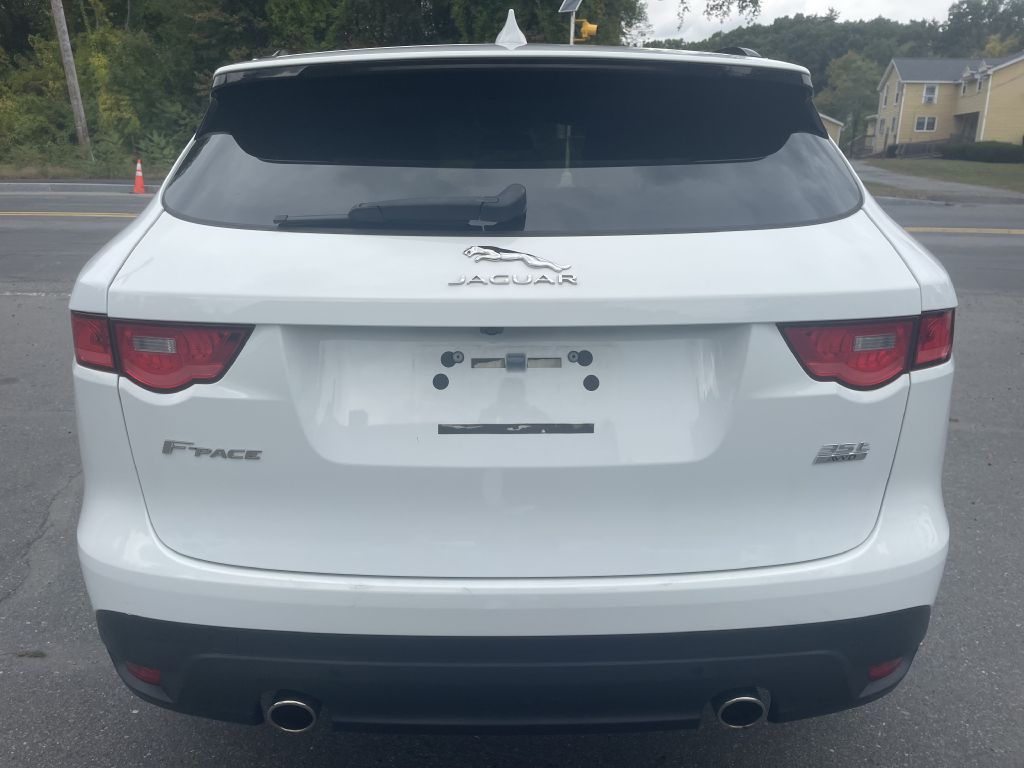 Photo 6 of this JAGUAR F-PACE