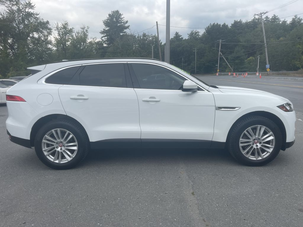 Photo 8 of this JAGUAR F-PACE