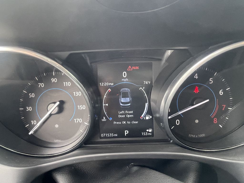 Photo 15 of this JAGUAR F-PACE