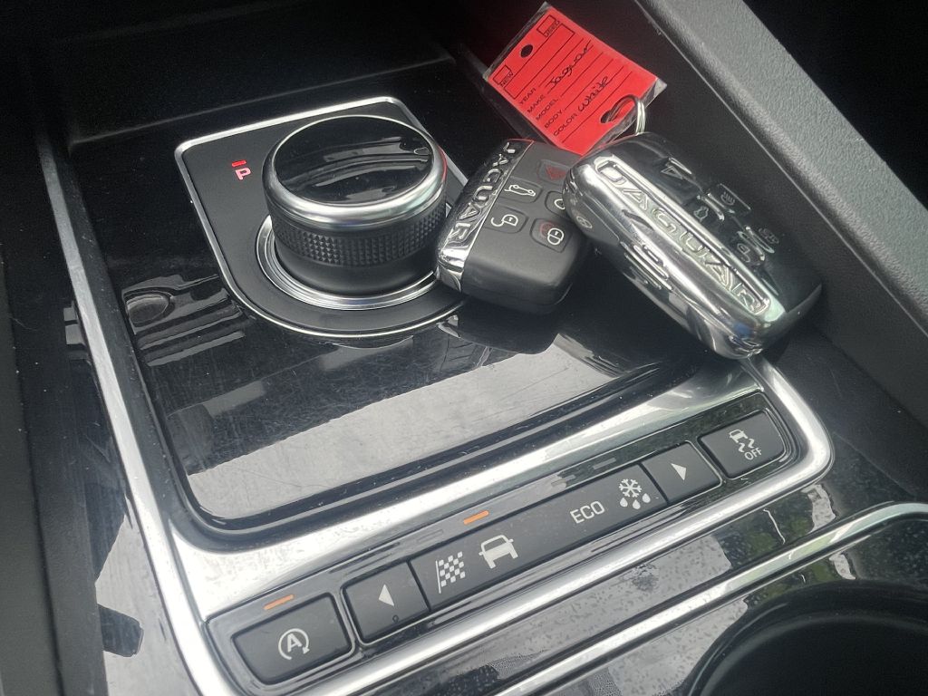 Photo 20 of this JAGUAR F-PACE