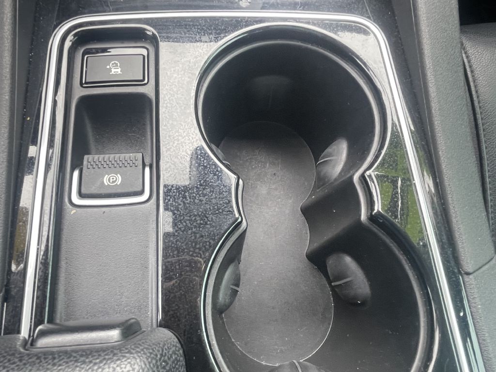 Photo 22 of this JAGUAR F-PACE