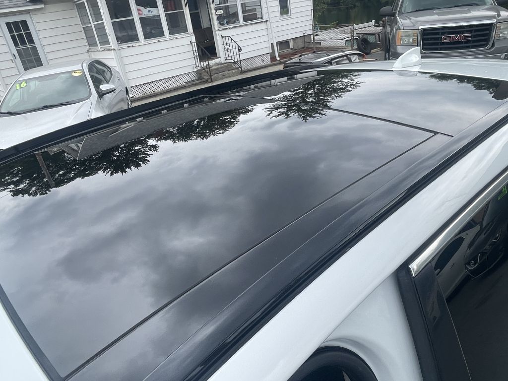 Photo 26 of this JAGUAR F-PACE