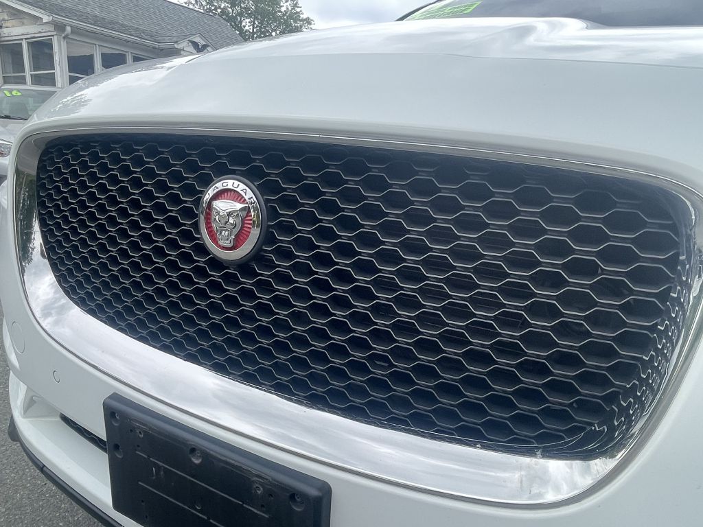 Photo 29 of this JAGUAR F-PACE