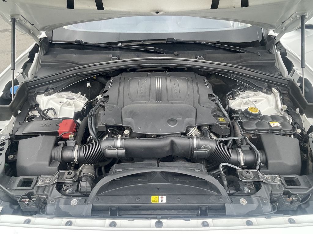 Photo 35 of this JAGUAR F-PACE