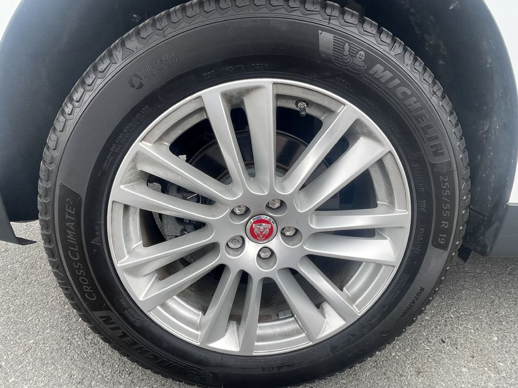 Photo 36 of this JAGUAR F-PACE