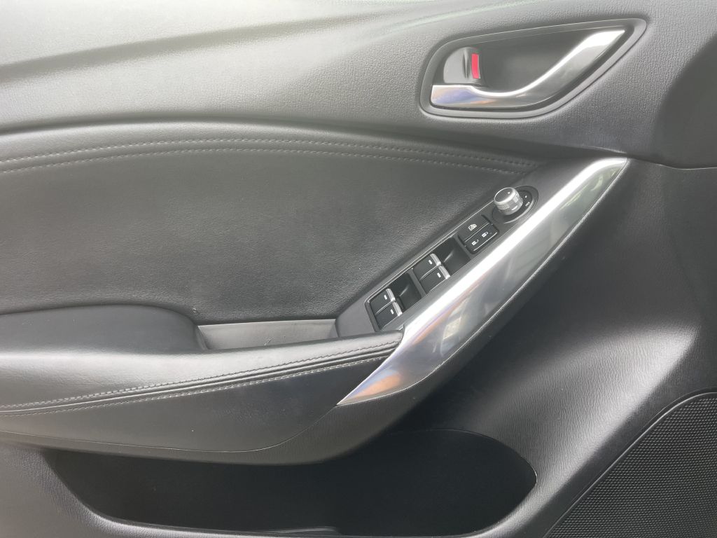 Photo 21 of this MAZDA 6