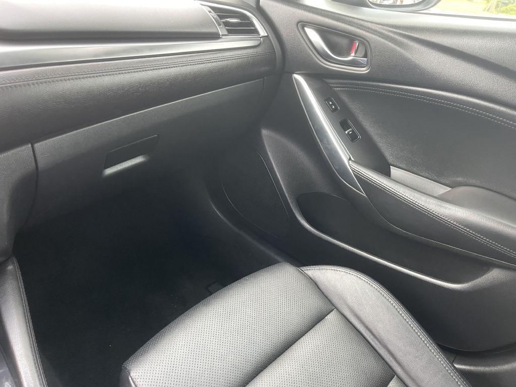 Photo 22 of this MAZDA 6