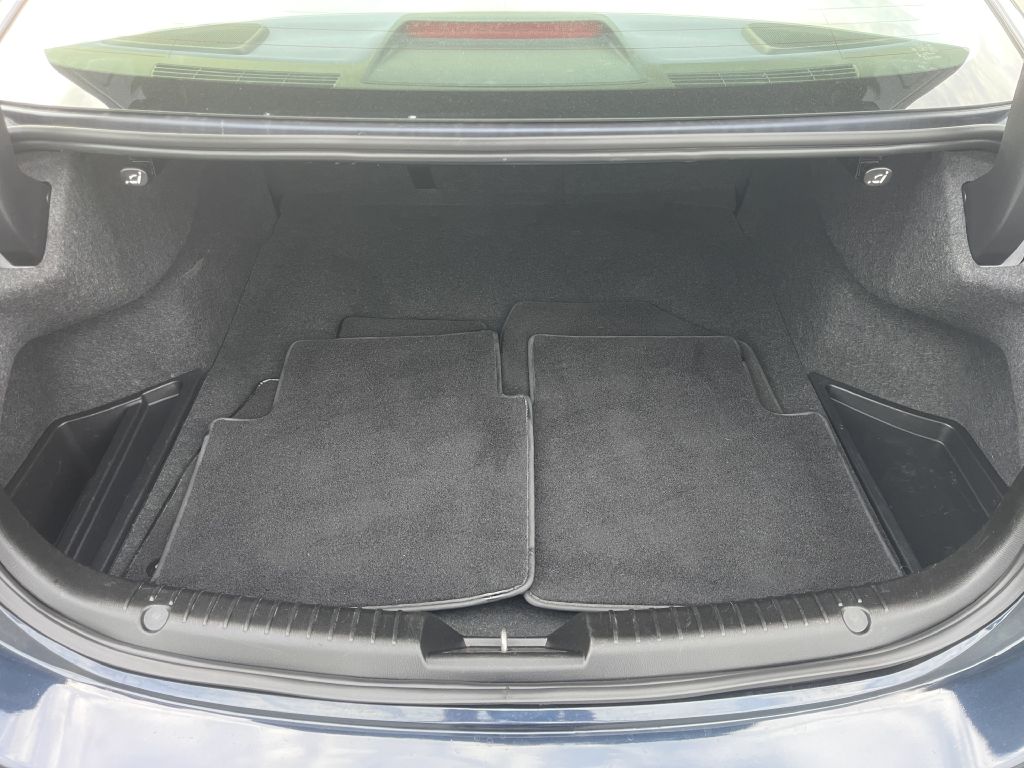 Photo 27 of this MAZDA 6