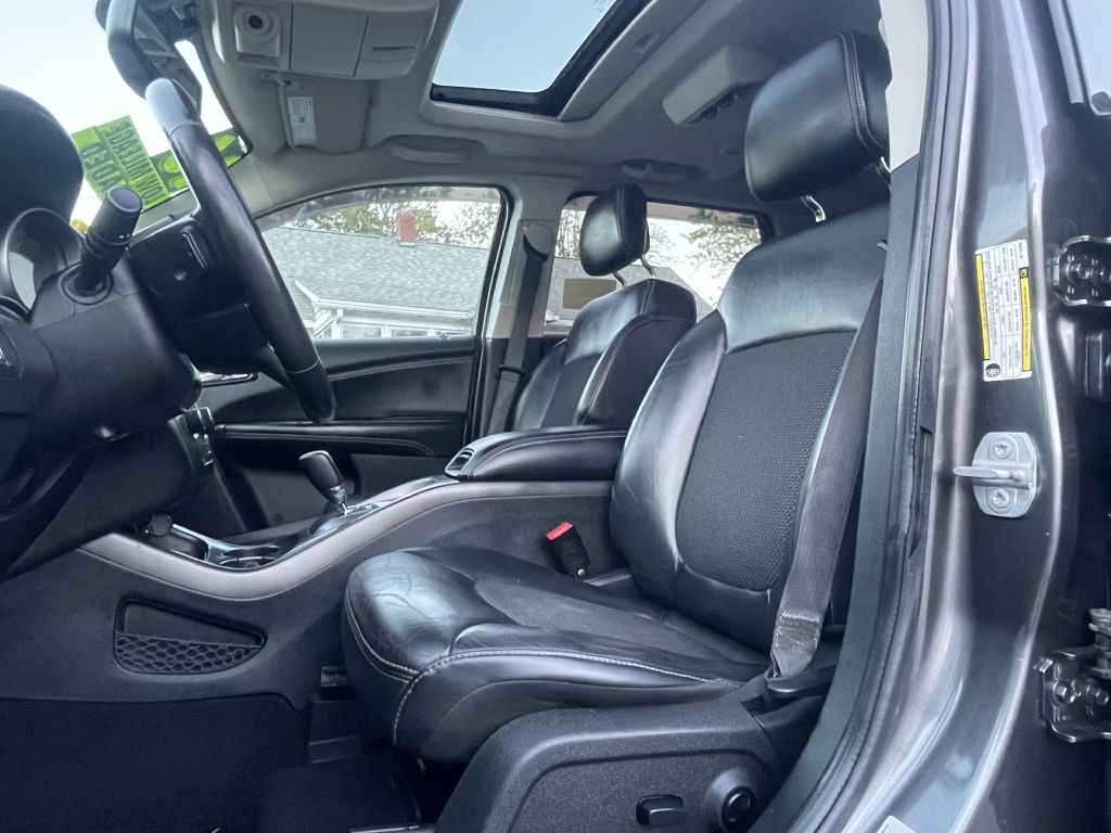 Photo 9 of this DODGE JOURNEY