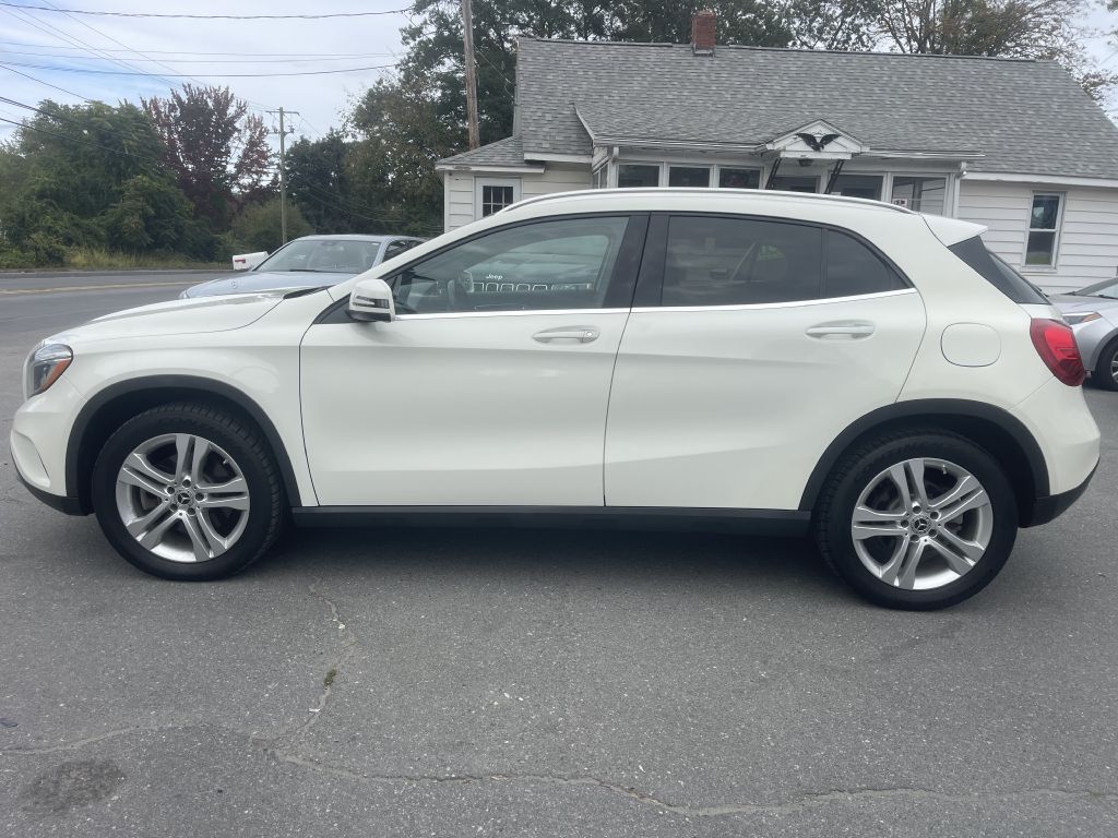 Photo 4 of this MERCEDES-BENZ GLA