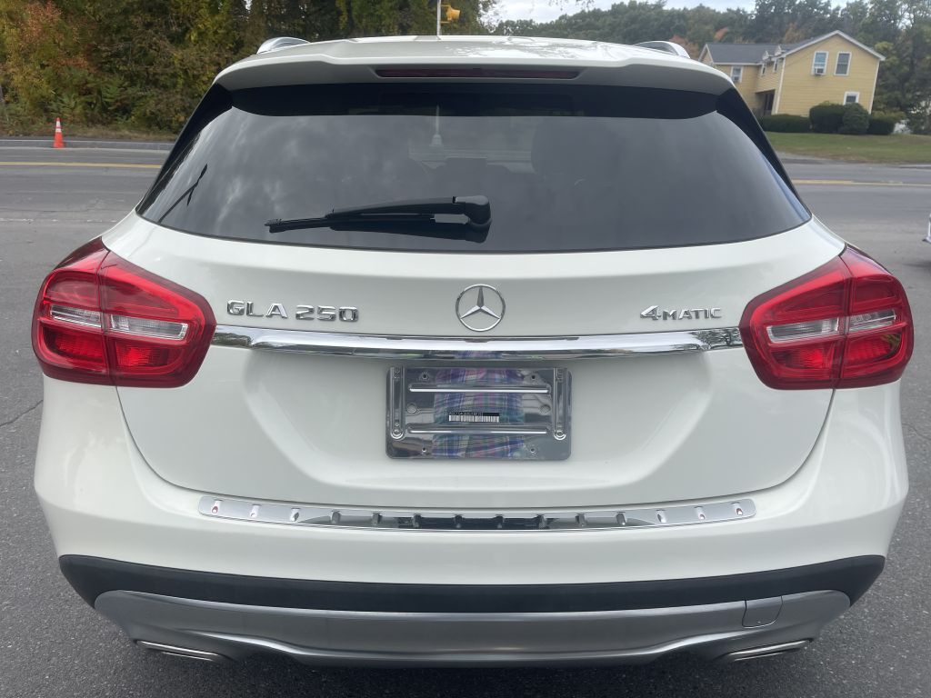 Photo 6 of this MERCEDES-BENZ GLA