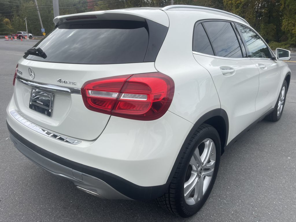 Photo 7 of this MERCEDES-BENZ GLA