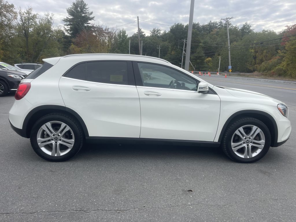 Photo 8 of this MERCEDES-BENZ GLA