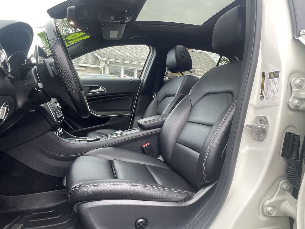 Photo 9 of this MERCEDES-BENZ GLA