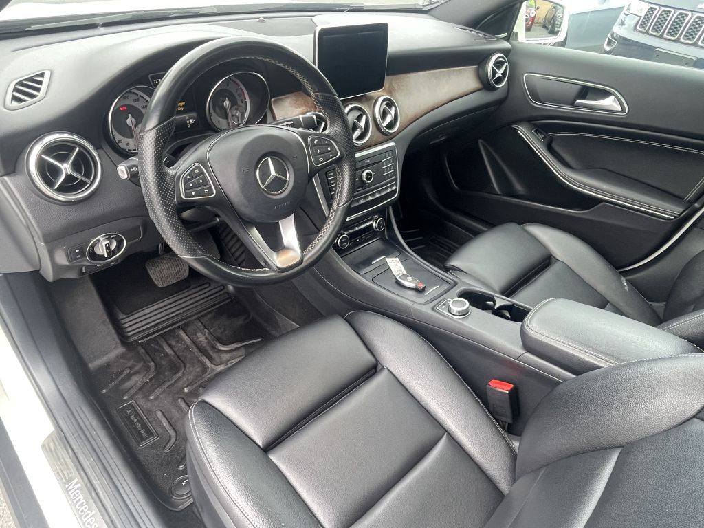 Photo 10 of this MERCEDES-BENZ GLA