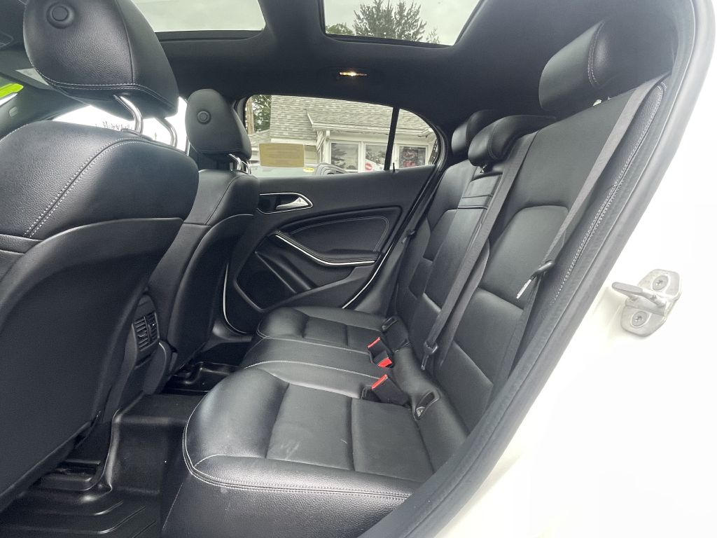 Photo 11 of this MERCEDES-BENZ GLA