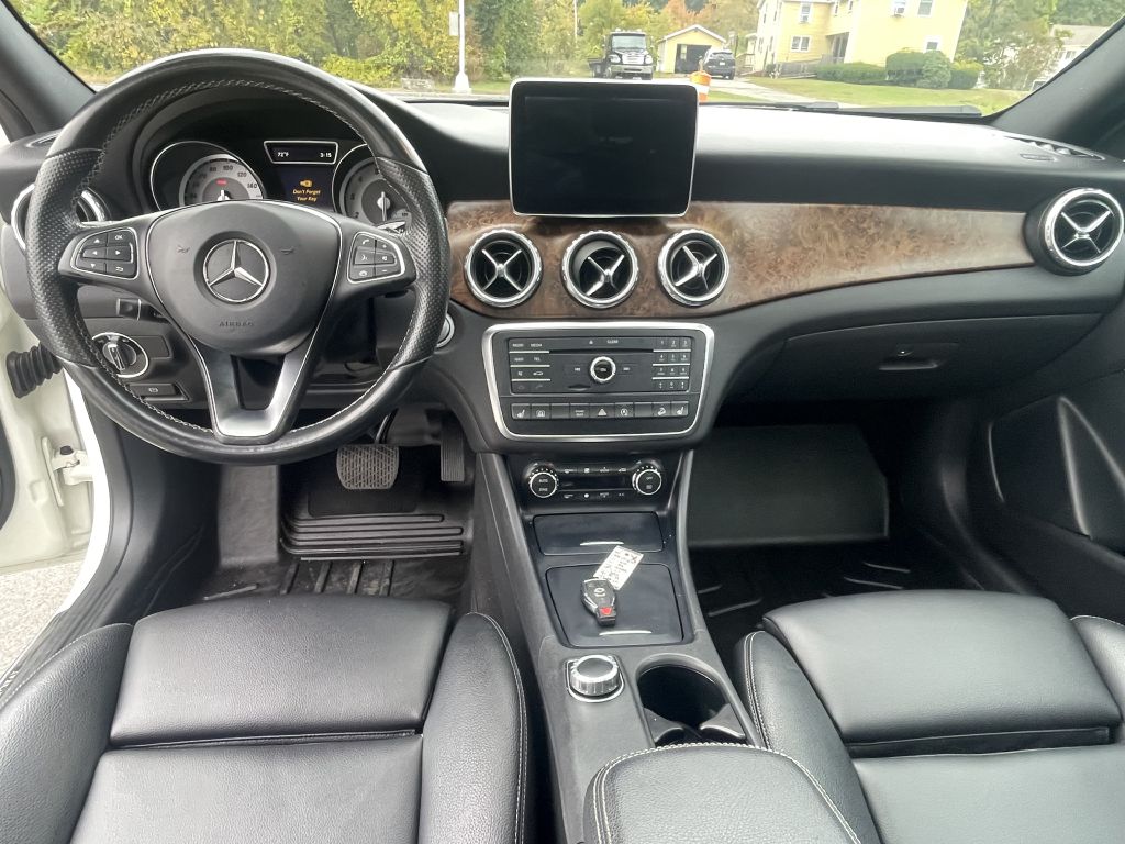 Photo 12 of this MERCEDES-BENZ GLA