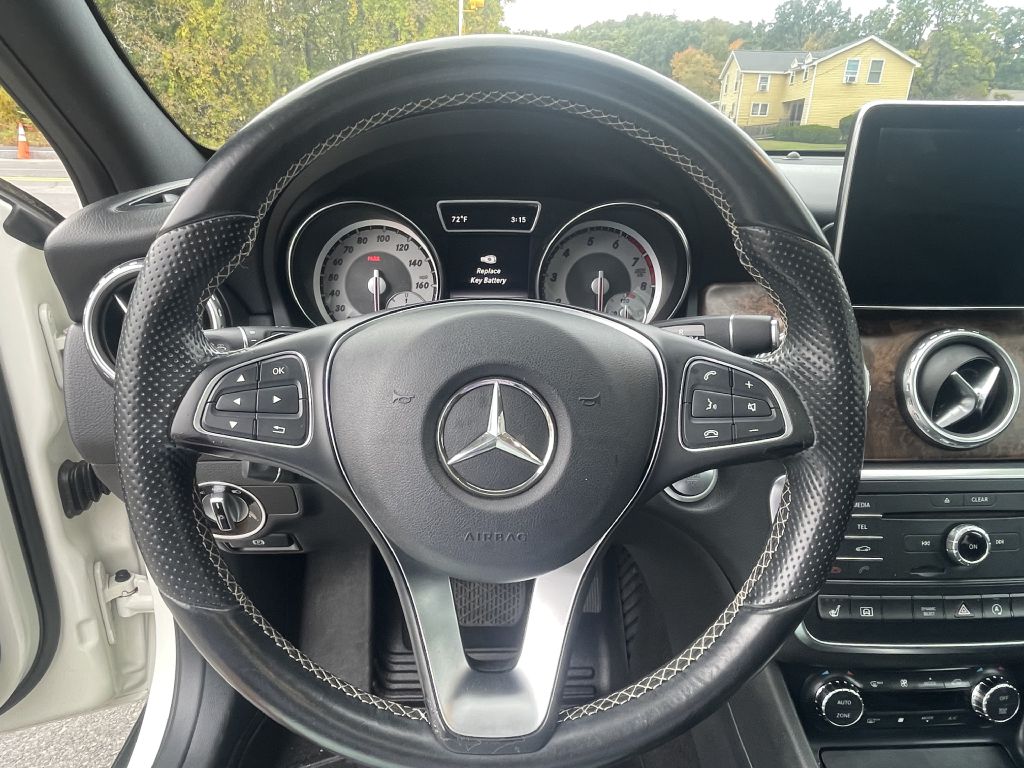 Photo 13 of this MERCEDES-BENZ GLA