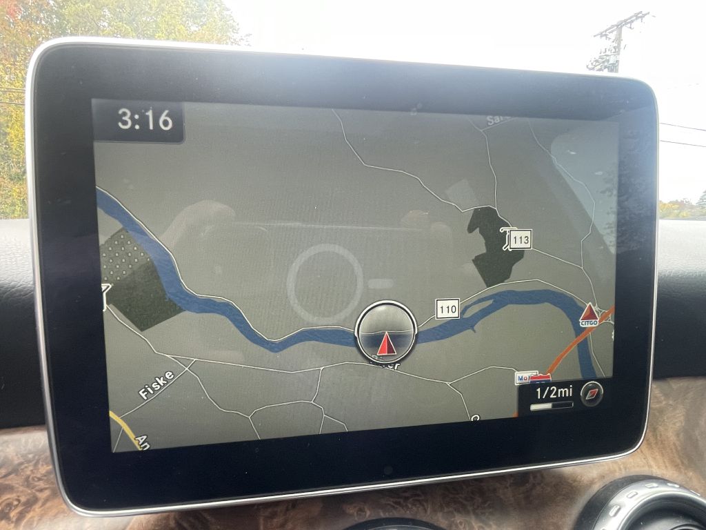 Photo 17 of this MERCEDES-BENZ GLA