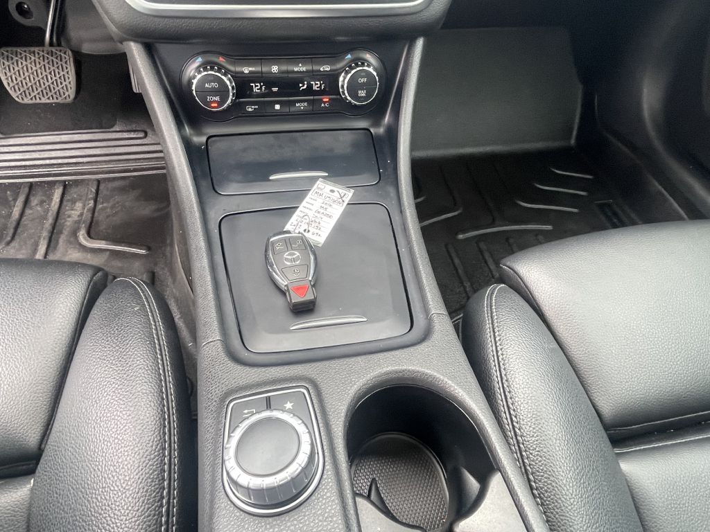 Photo 21 of this MERCEDES-BENZ GLA