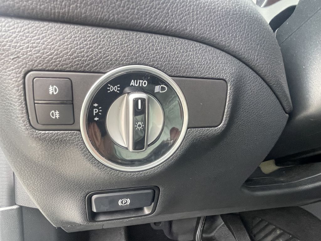 Photo 22 of this MERCEDES-BENZ GLA