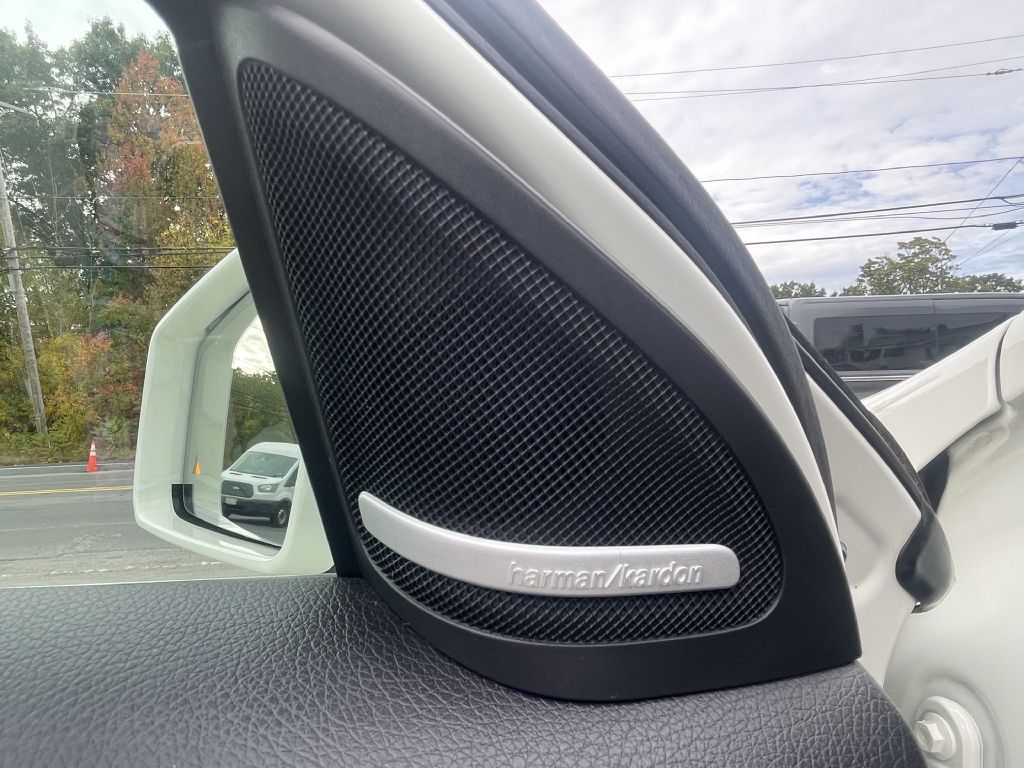 Photo 24 of this MERCEDES-BENZ GLA