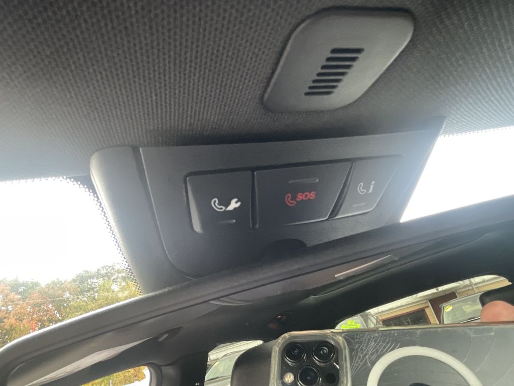 Photo 29 of this MERCEDES-BENZ GLA