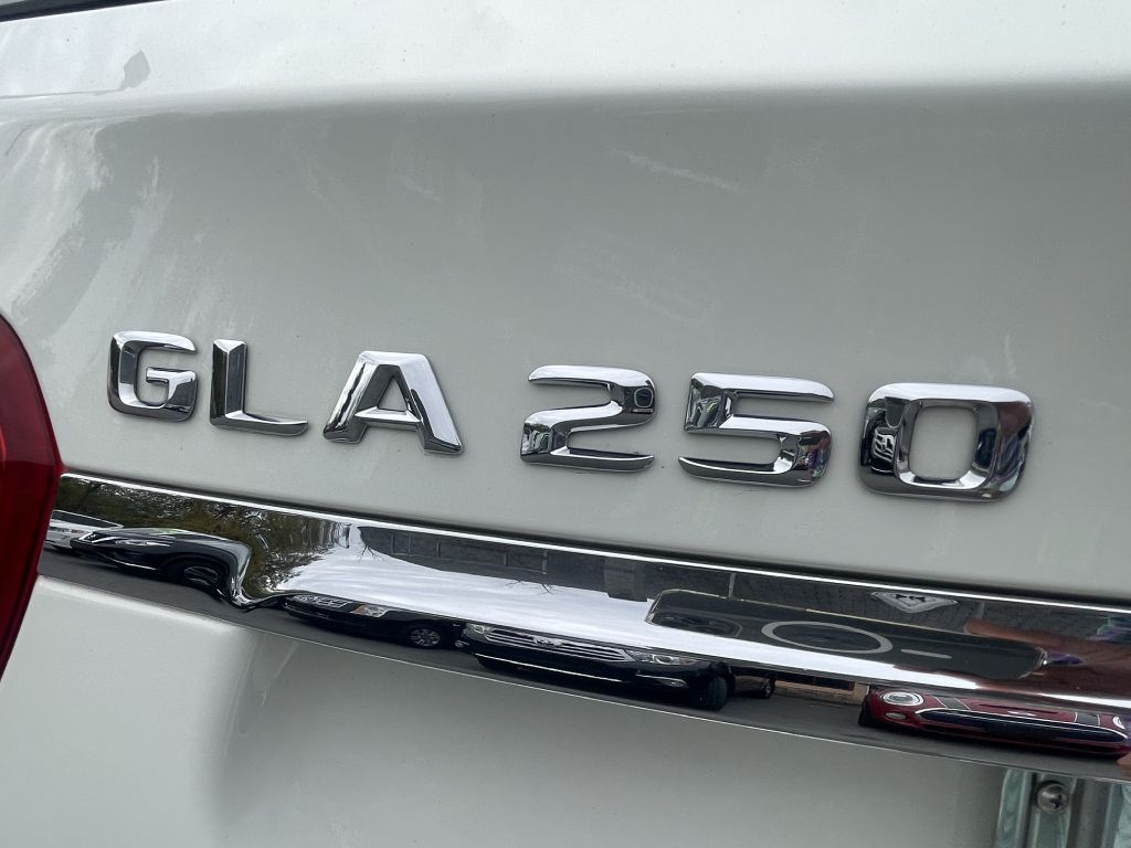 Photo 32 of this MERCEDES-BENZ GLA