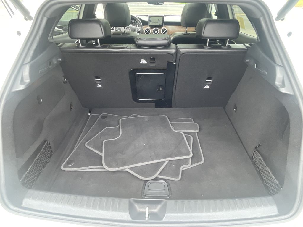 Photo 34 of this MERCEDES-BENZ GLA