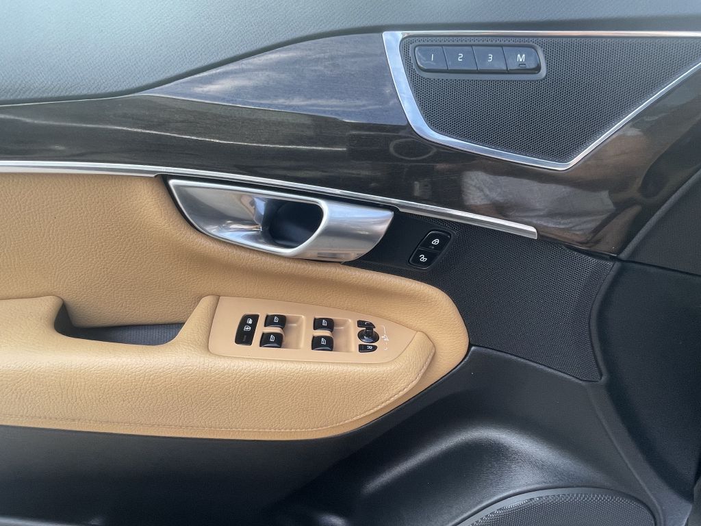 Photo 17 of this VOLVO XC90