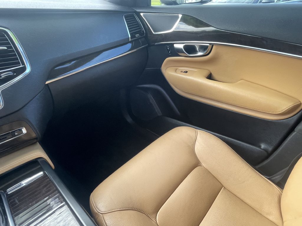 Photo 18 of this VOLVO XC90