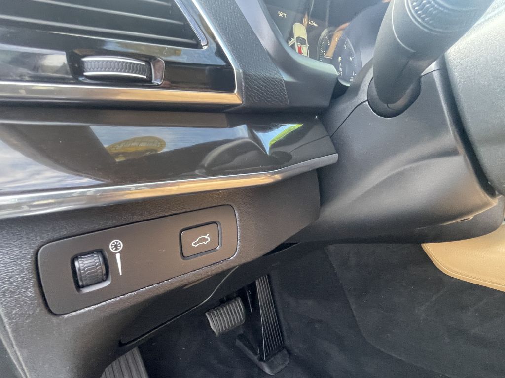 Photo 19 of this VOLVO XC90