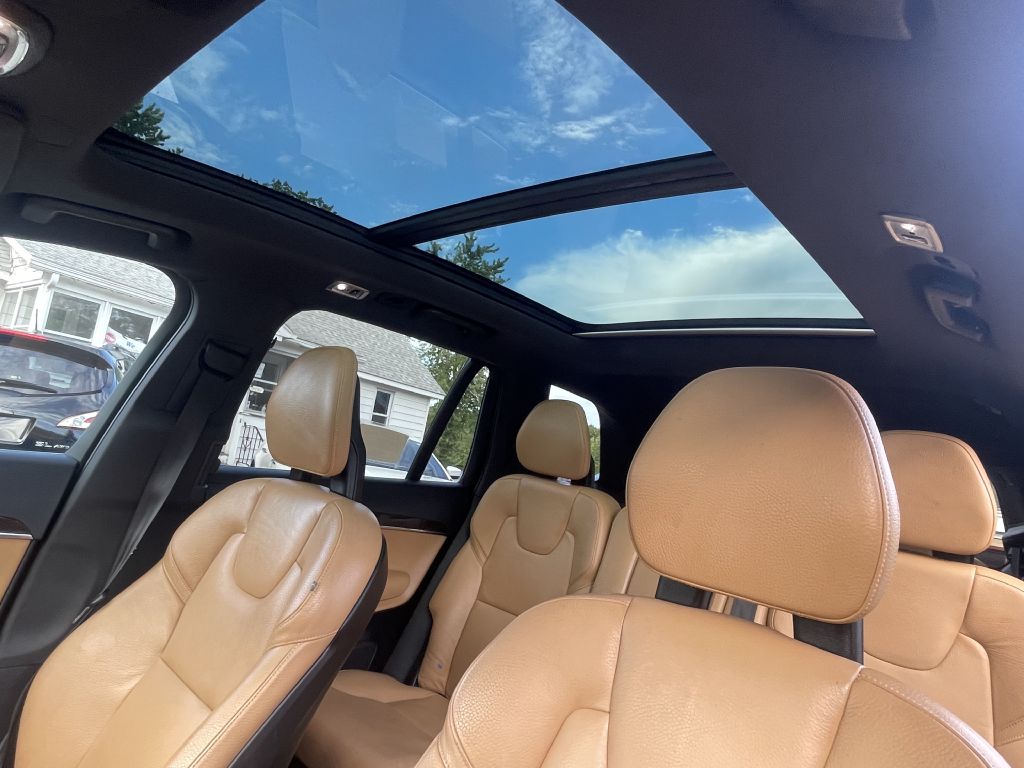 Photo 20 of this VOLVO XC90