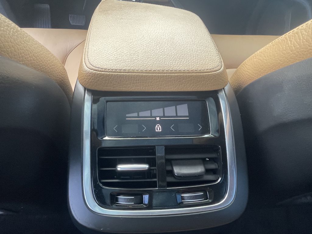 Photo 21 of this VOLVO XC90