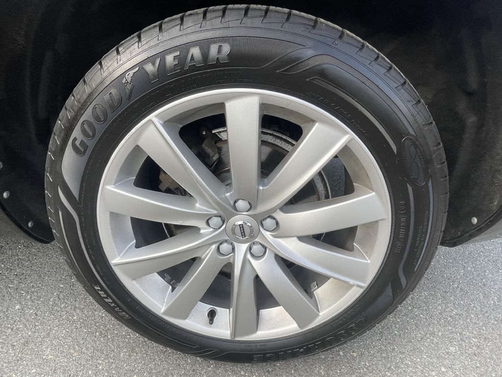 Photo 30 of this VOLVO XC90