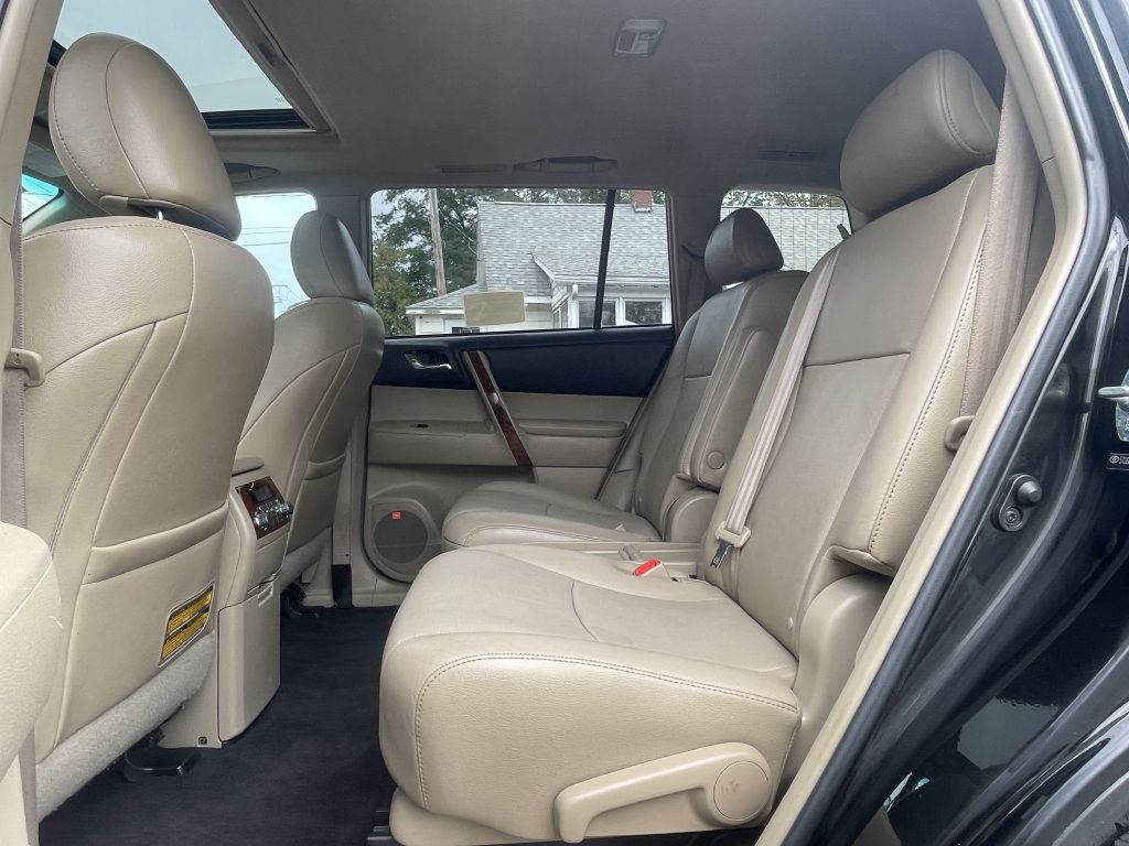 Photo 11 of this TOYOTA HIGHLANDER