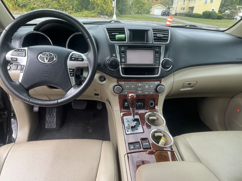 Photo 13 of this TOYOTA HIGHLANDER