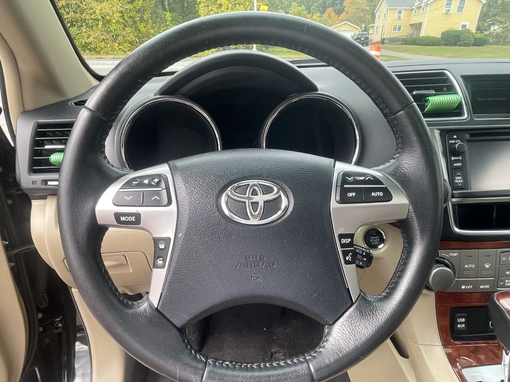 Photo 14 of this TOYOTA HIGHLANDER