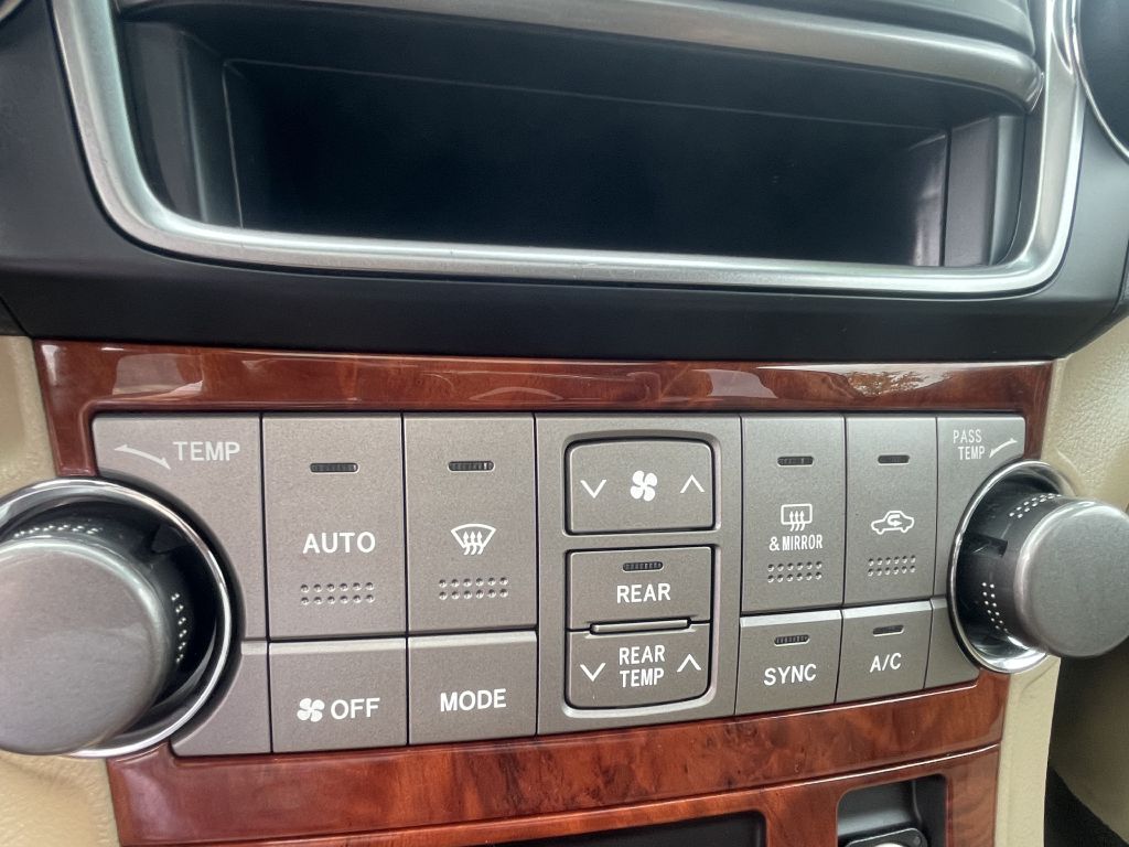 Photo 21 of this TOYOTA HIGHLANDER