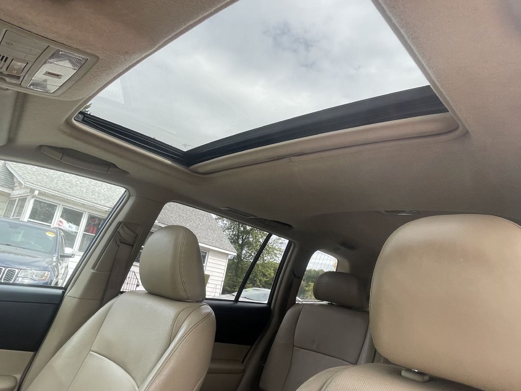 Photo 29 of this TOYOTA HIGHLANDER