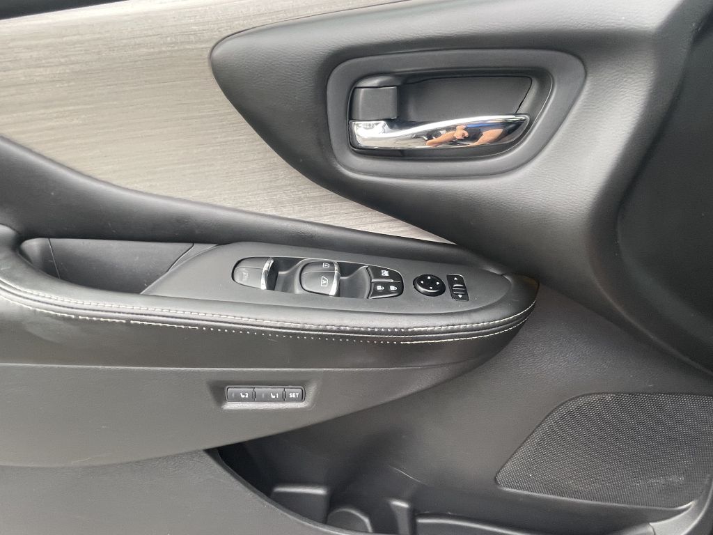 Photo 25 of this NISSAN MURANO