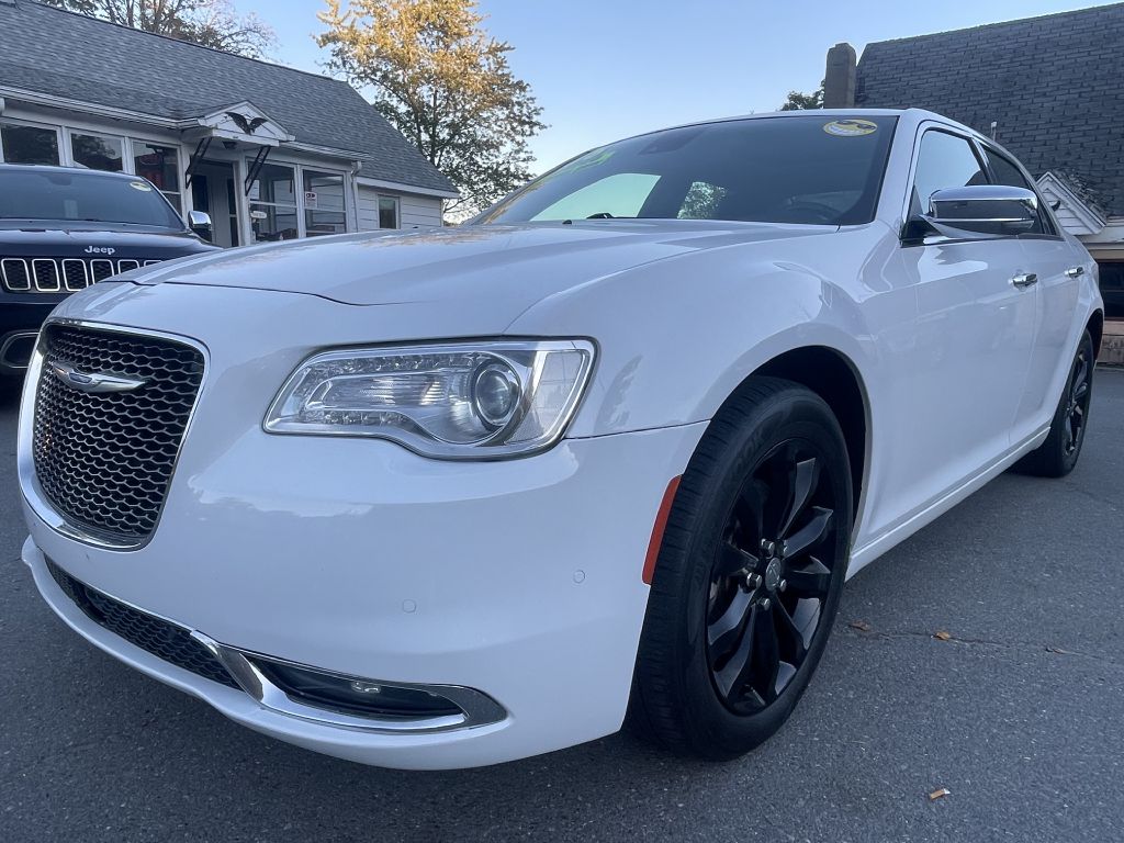 Photo 3 of this CHRYSLER 300