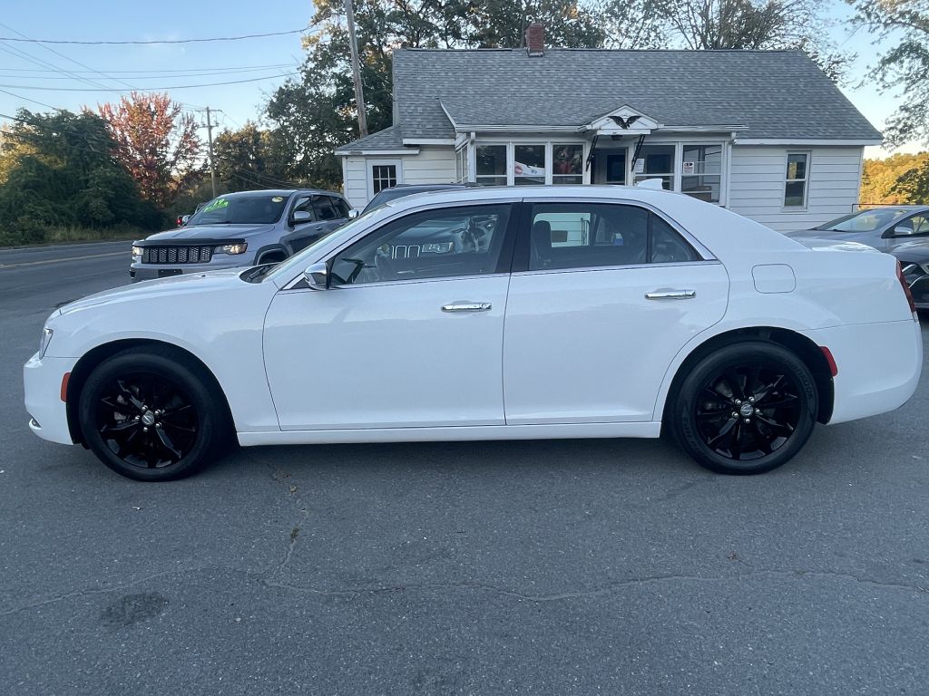 Photo 4 of this CHRYSLER 300